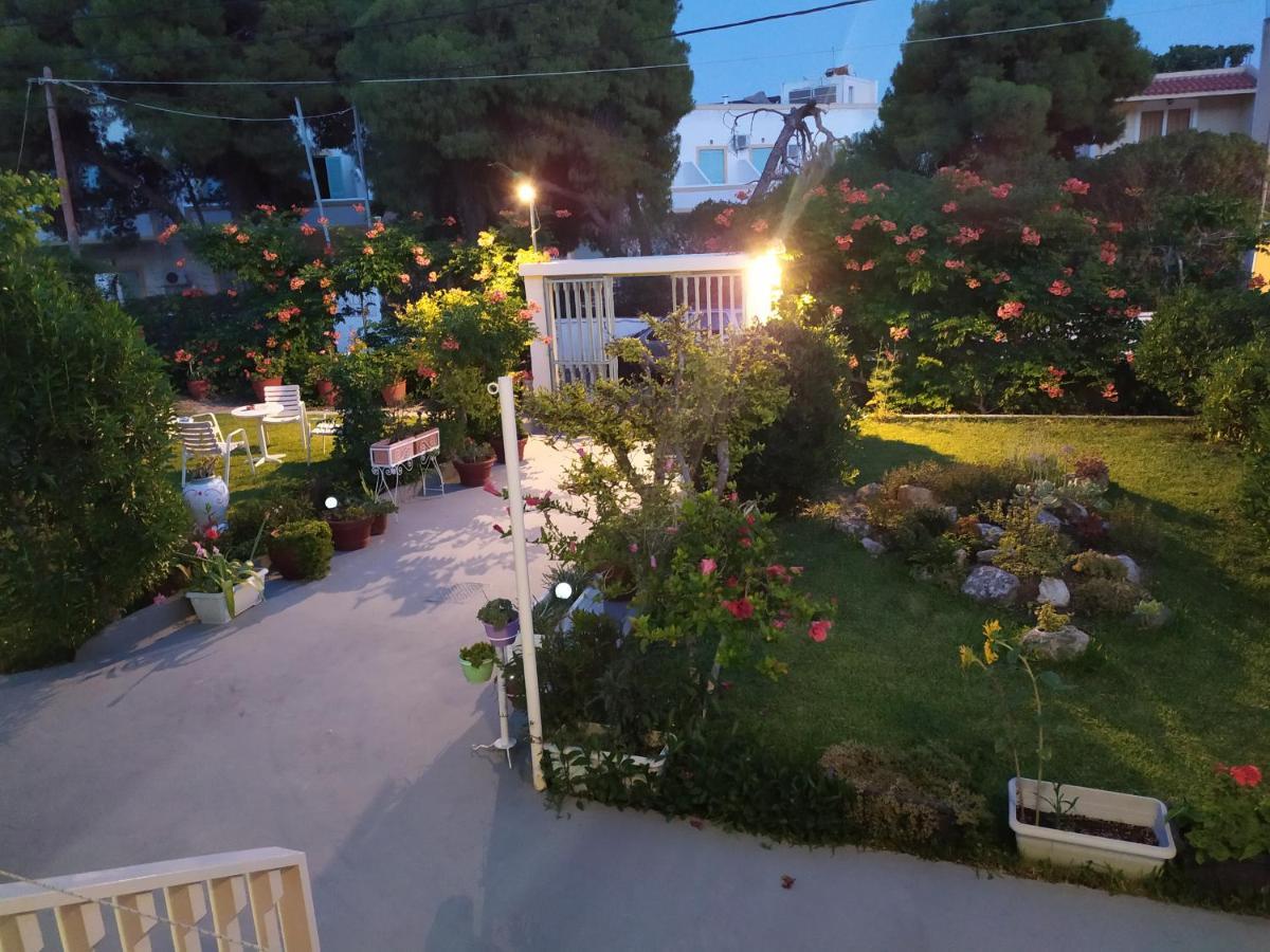 Finikas Rooms Agia Marina  Bagian luar foto