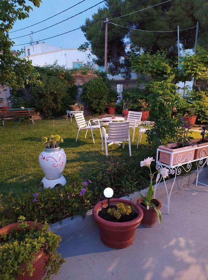 Finikas Rooms Agia Marina  Bagian luar foto