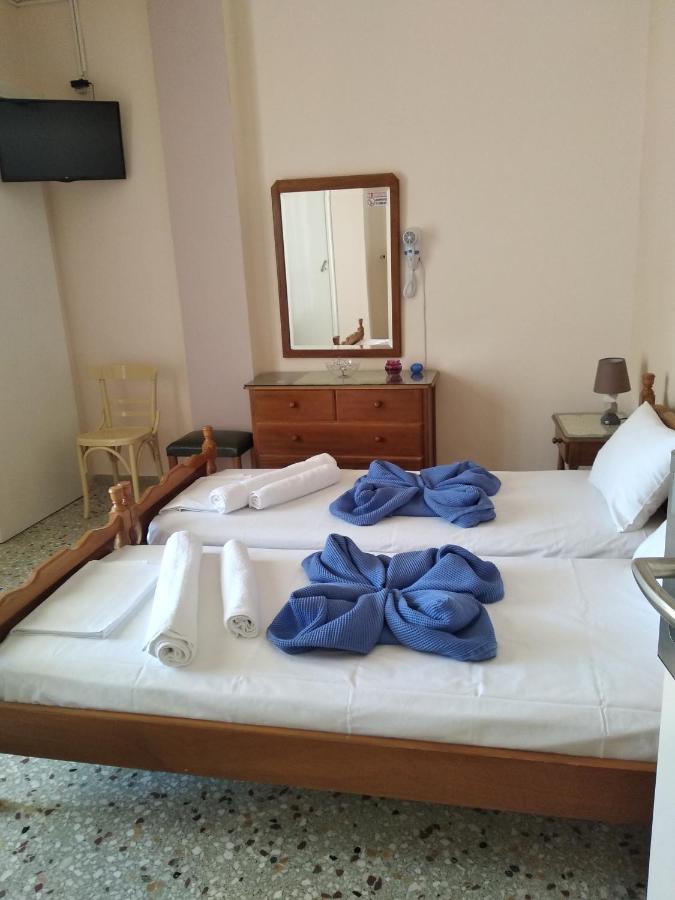 Finikas Rooms Agia Marina  Bagian luar foto