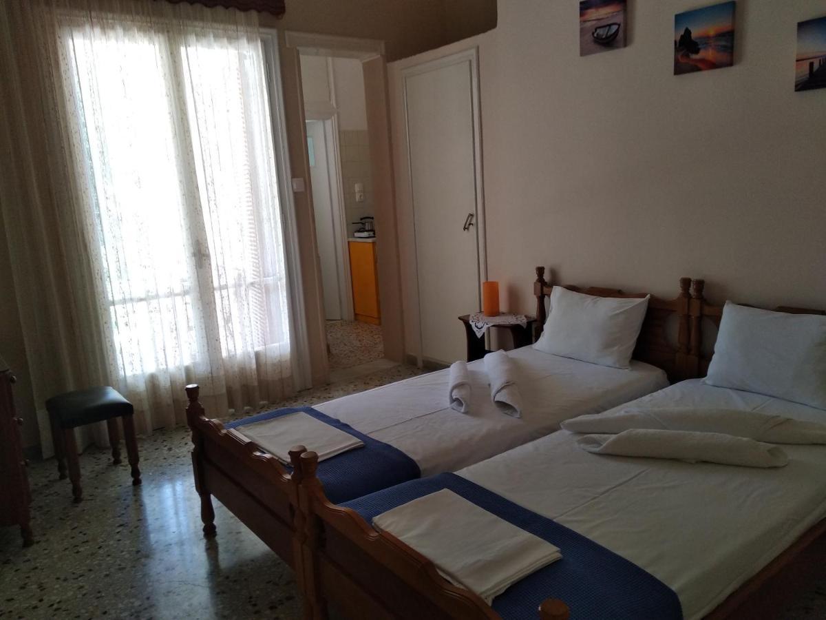 Finikas Rooms Agia Marina  Bagian luar foto
