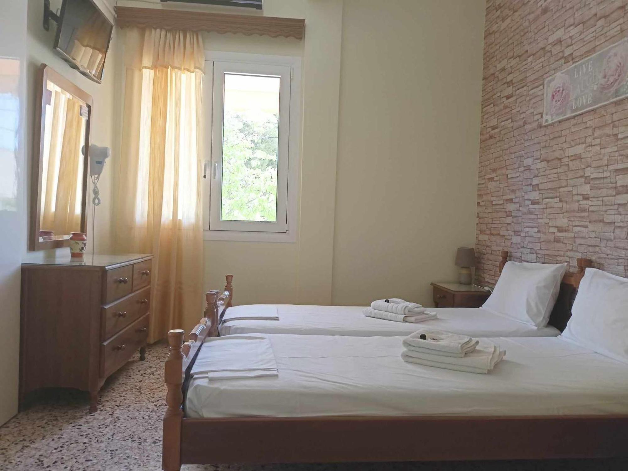 Finikas Rooms Agia Marina  Bagian luar foto