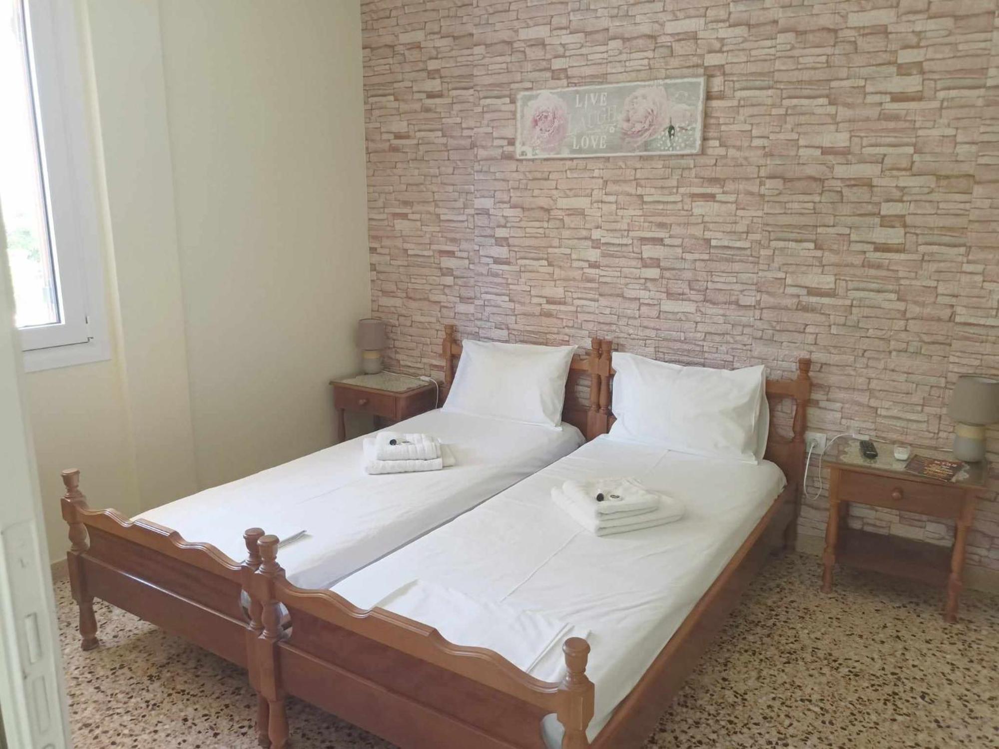 Finikas Rooms Agia Marina  Bagian luar foto