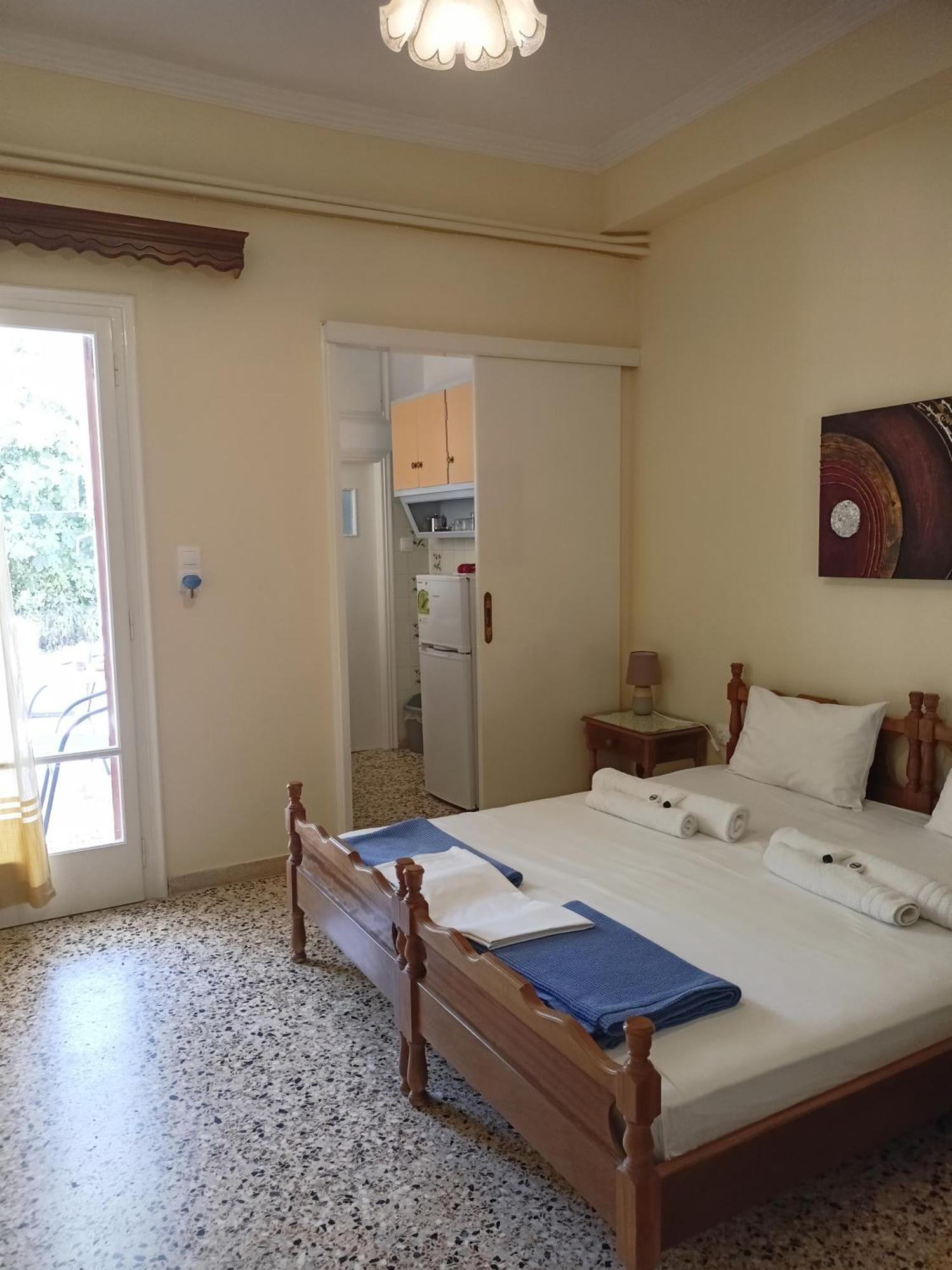 Finikas Rooms Agia Marina  Ruang foto
