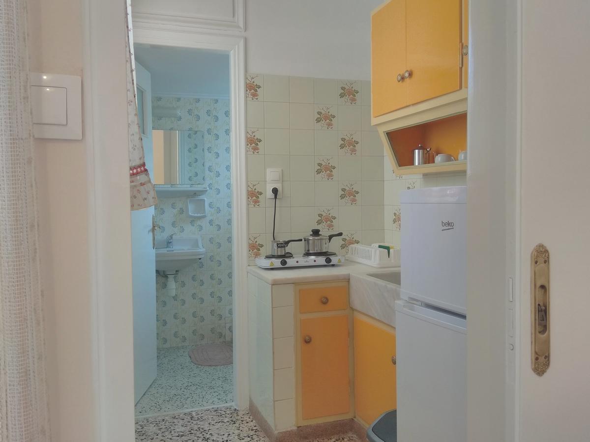 Finikas Rooms Agia Marina  Bagian luar foto