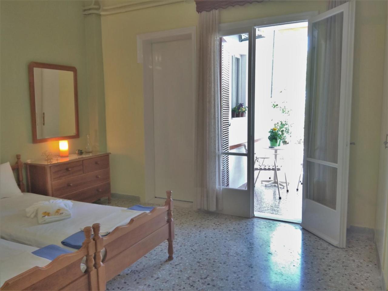 Finikas Rooms Agia Marina  Bagian luar foto