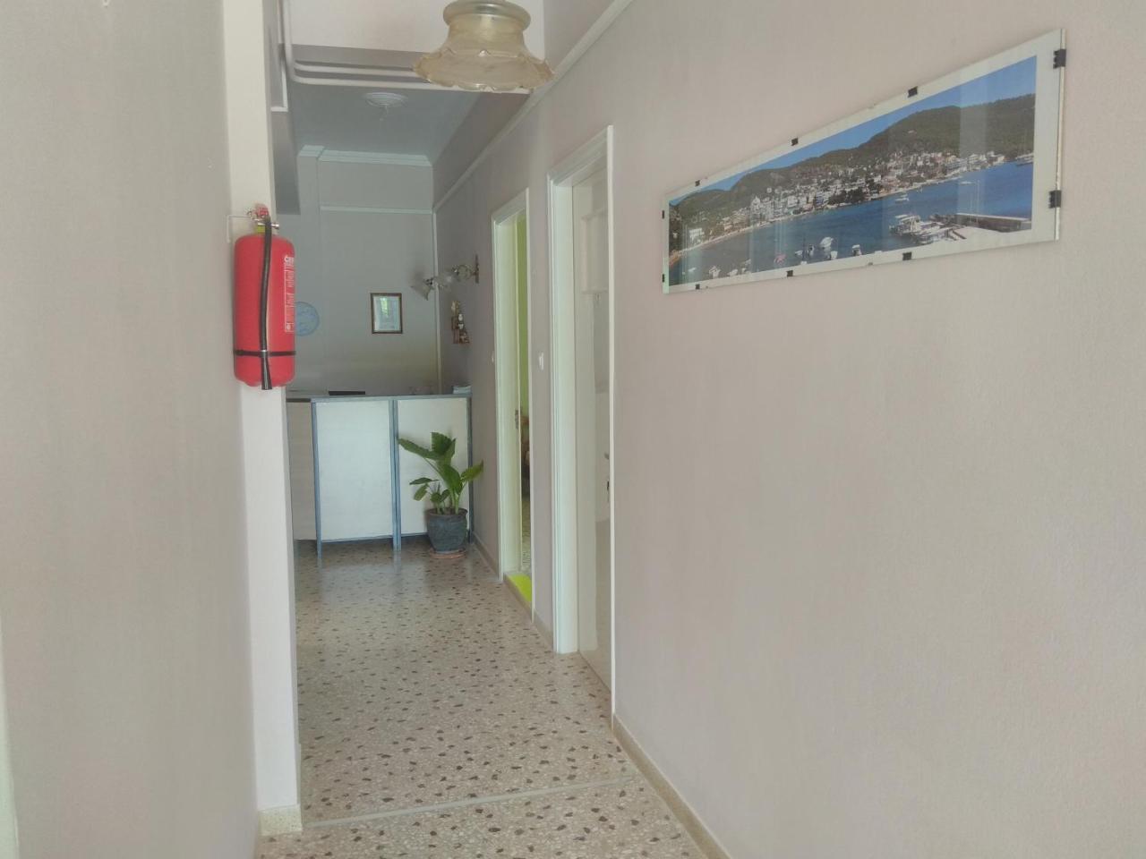 Finikas Rooms Agia Marina  Bagian luar foto