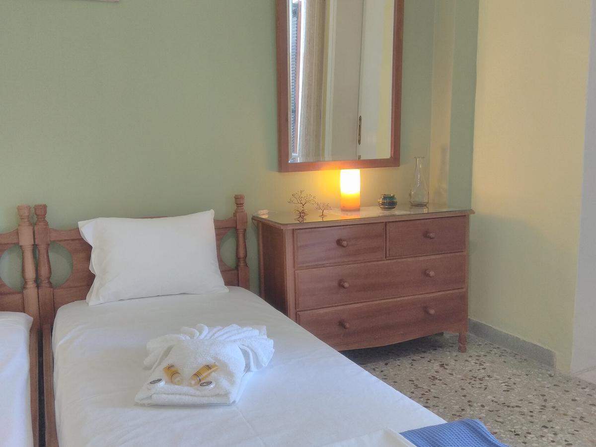Finikas Rooms Agia Marina  Bagian luar foto