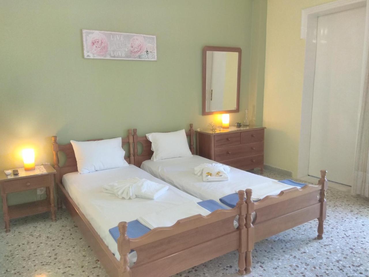 Finikas Rooms Agia Marina  Bagian luar foto