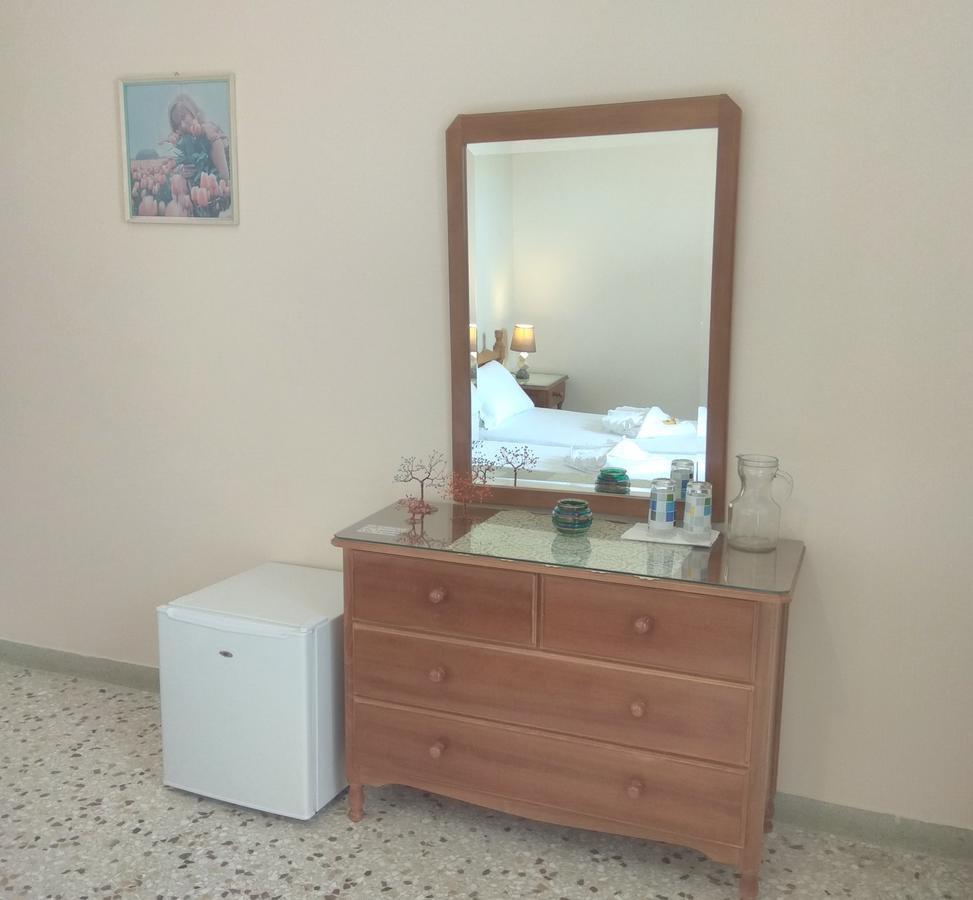 Finikas Rooms Agia Marina  Bagian luar foto