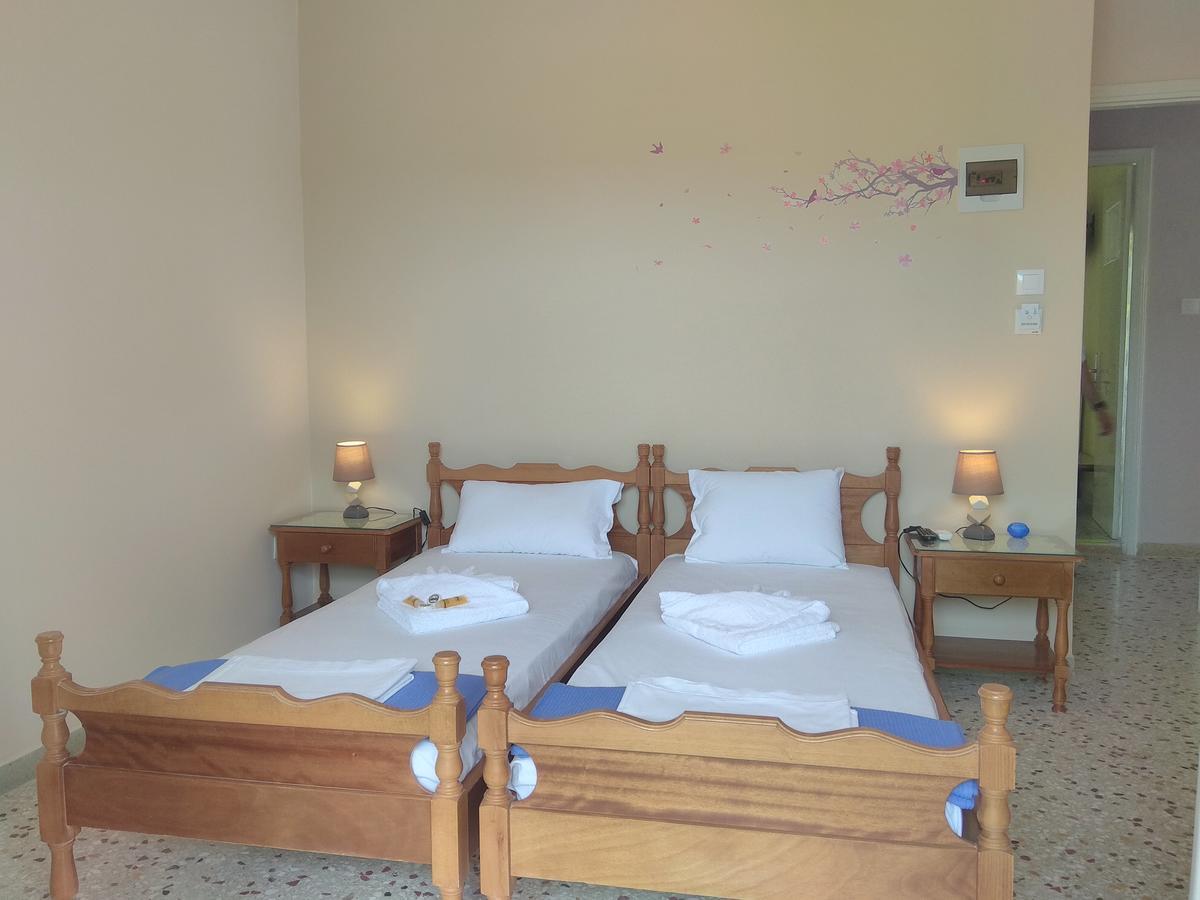 Finikas Rooms Agia Marina  Bagian luar foto