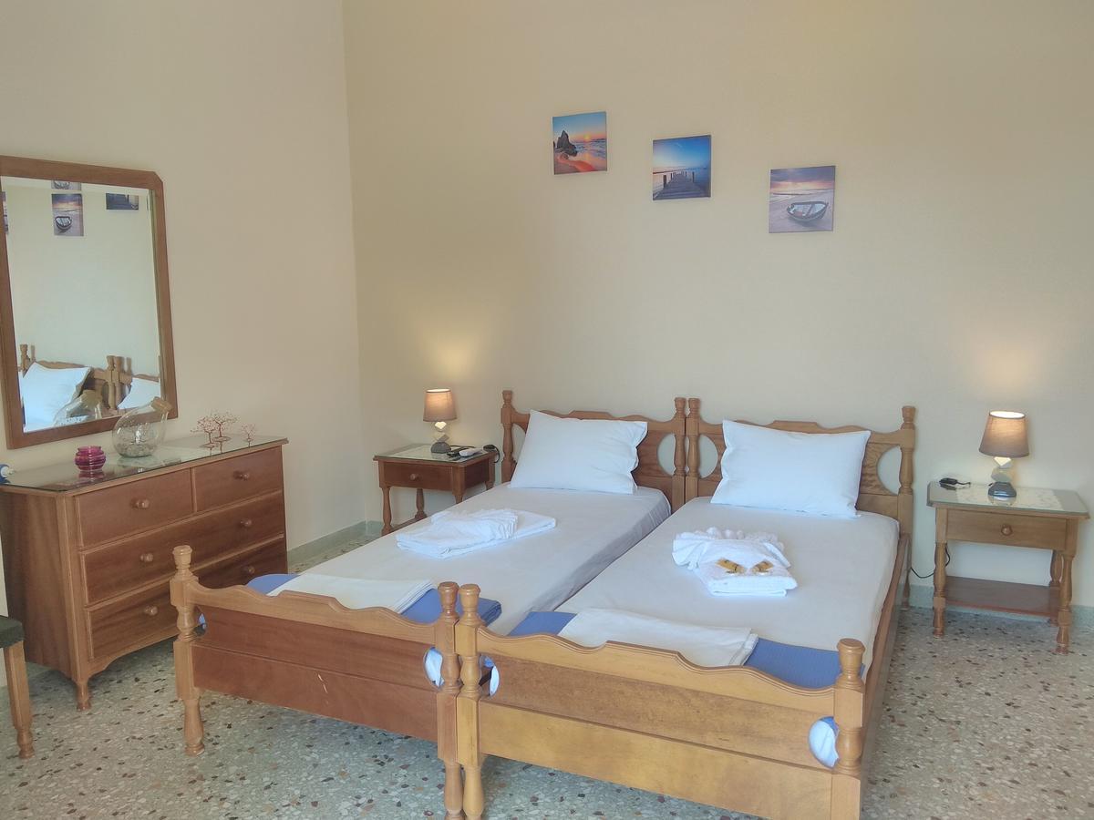 Finikas Rooms Agia Marina  Bagian luar foto