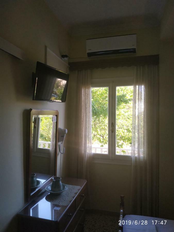 Finikas Rooms Agia Marina  Bagian luar foto