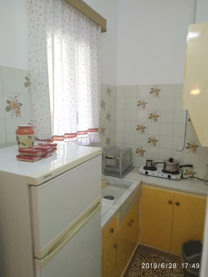 Finikas Rooms Agia Marina  Bagian luar foto
